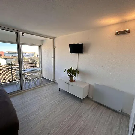 Rénové 4 Pers Au Grau-du-roi Avec Piscine Et Parking - Fr-1-731-117 *