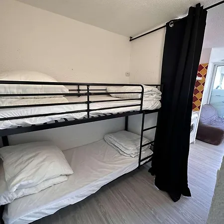 Apartment Renove 4 Pers Au Grau-du-roi Avec Piscine Et Parking